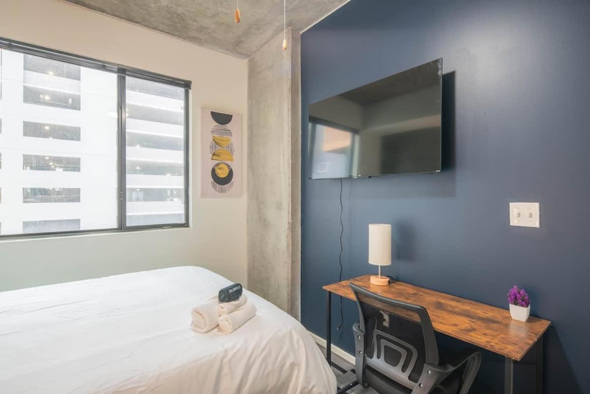 Charming 2bd - Downtown - Gym, Pool, Parking Apartment Phoenix